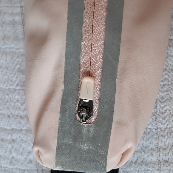 Nike light pink small slender fanny pack waist wallet - Picture 3 of 6